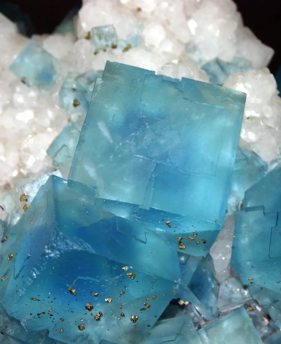 Pierre brute illustrant Fluorite