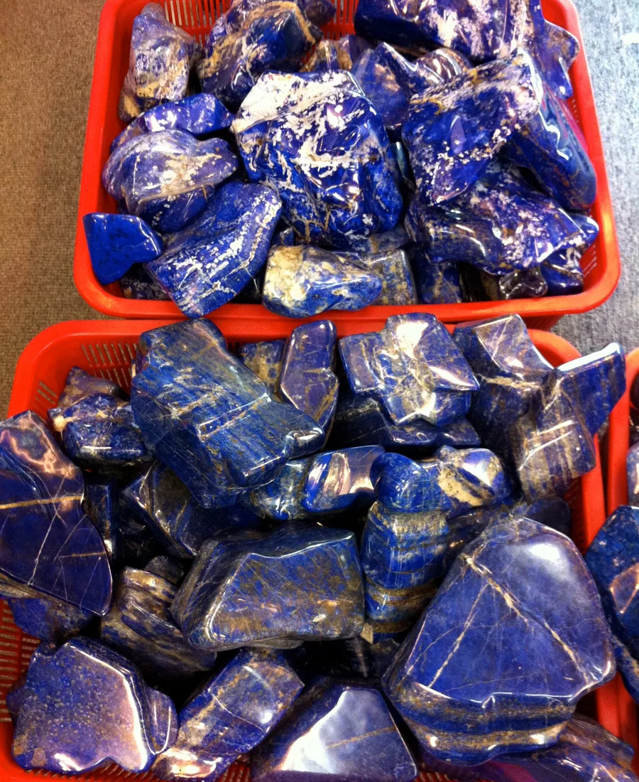 Pierre brute illustrant Lapis-lazuli